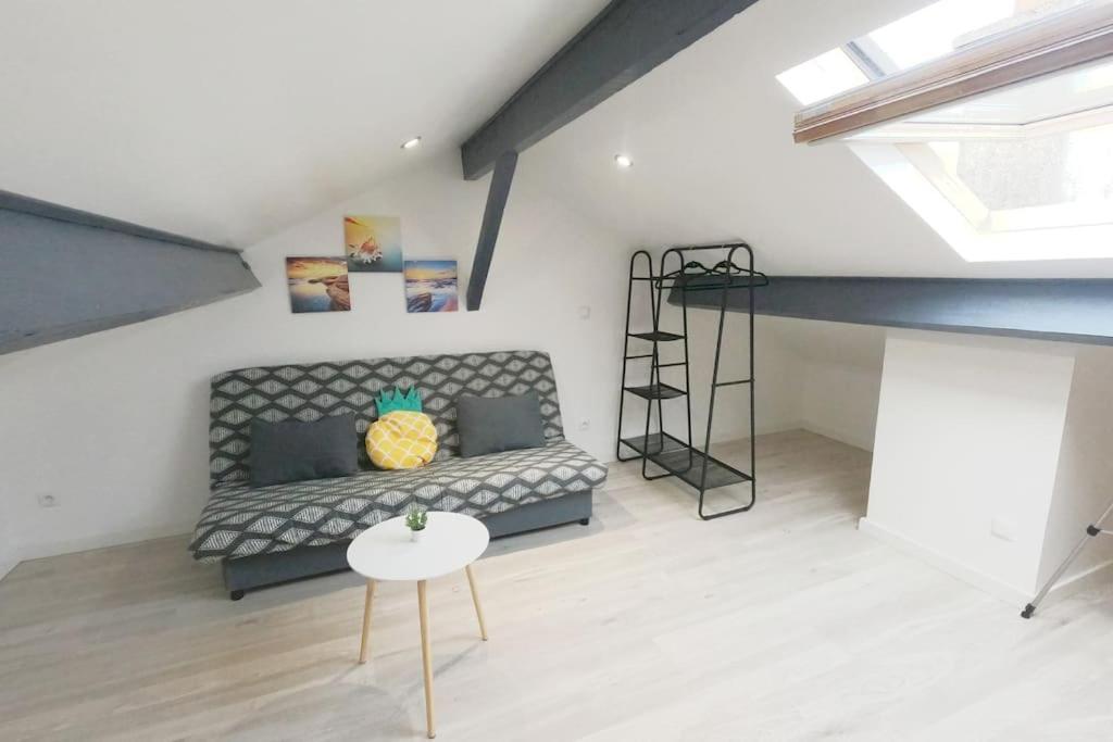 Апартаменты Atypique T1 Duplex - Wifi .Parking .Proche .Gare Сен-Кантен Экстерьер фото