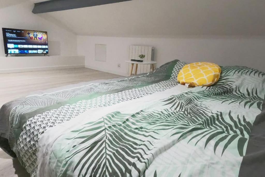 Апартаменты Atypique T1 Duplex - Wifi .Parking .Proche .Gare Сен-Кантен Экстерьер фото