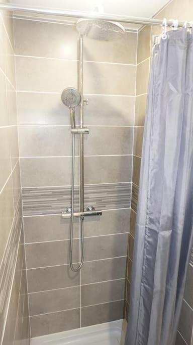 Апартаменты Atypique T1 Duplex - Wifi .Parking .Proche .Gare Сен-Кантен Экстерьер фото