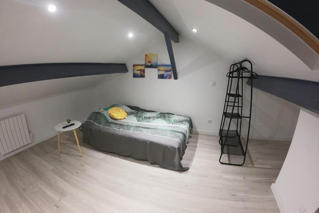 Апартаменты Atypique T1 Duplex - Wifi .Parking .Proche .Gare Сен-Кантен Экстерьер фото