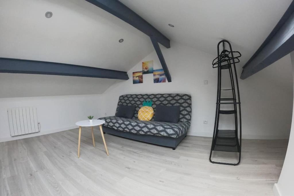 Апартаменты Atypique T1 Duplex - Wifi .Parking .Proche .Gare Сен-Кантен Экстерьер фото