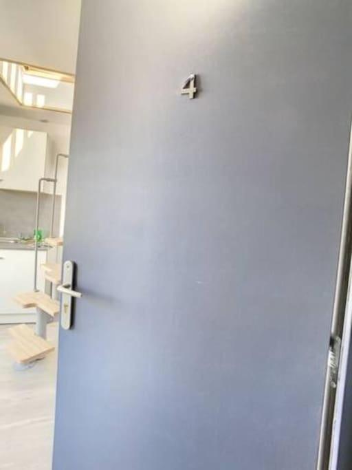 Апартаменты Atypique T1 Duplex - Wifi .Parking .Proche .Gare Сен-Кантен Экстерьер фото